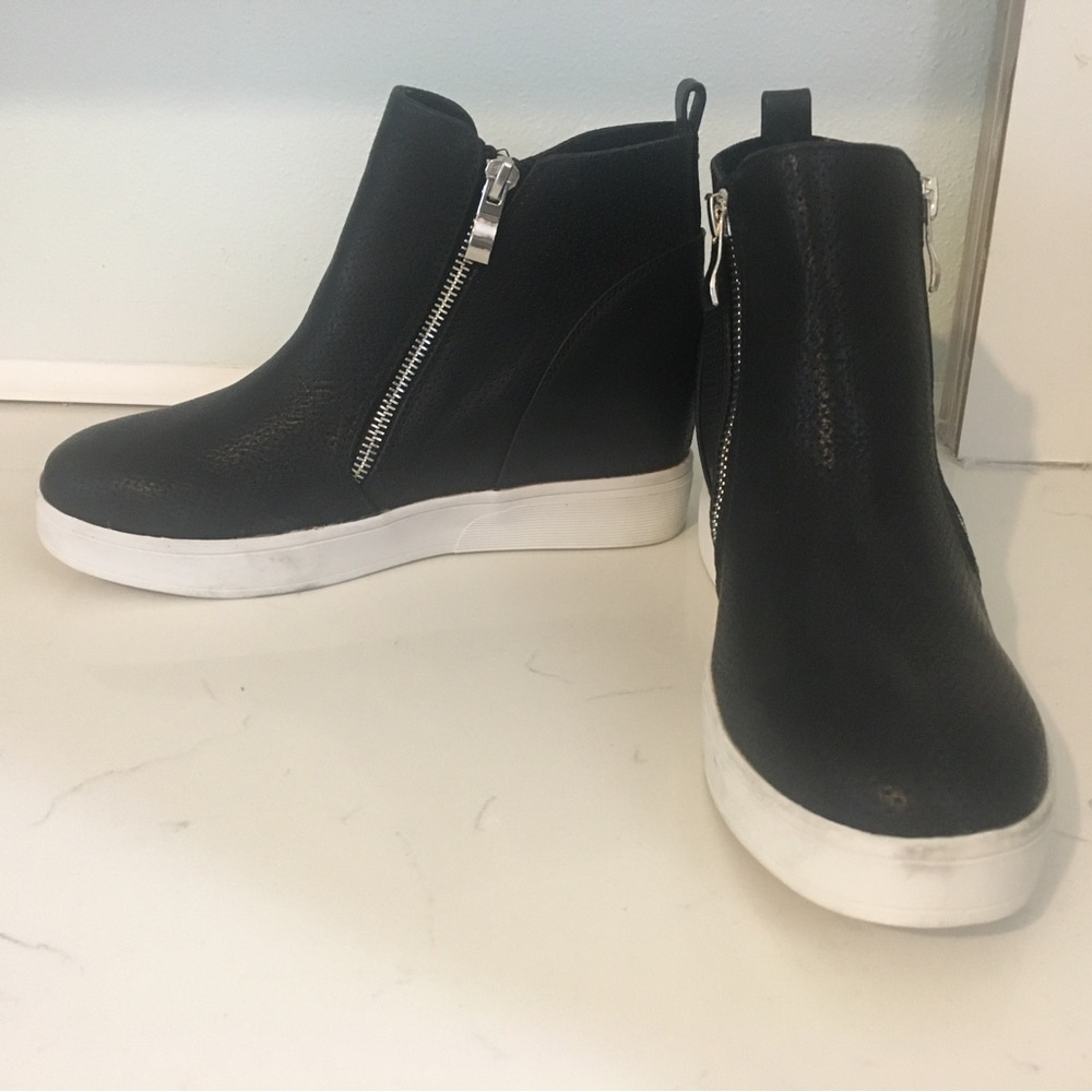 Journey collection Sleek Black Ankle Booties with Zipper